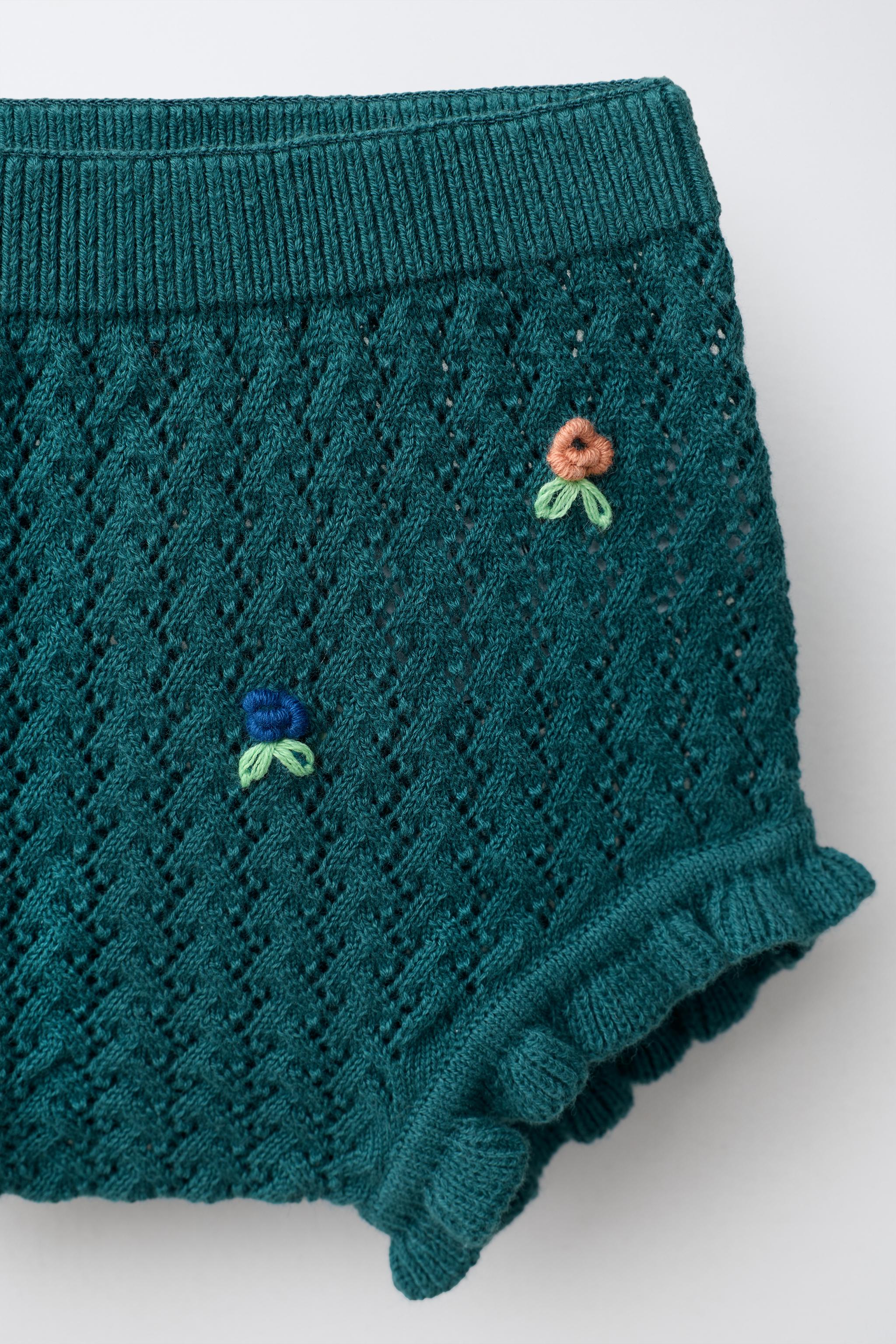 CULOTTE EN MAILLE À FLEURS BRODÉES